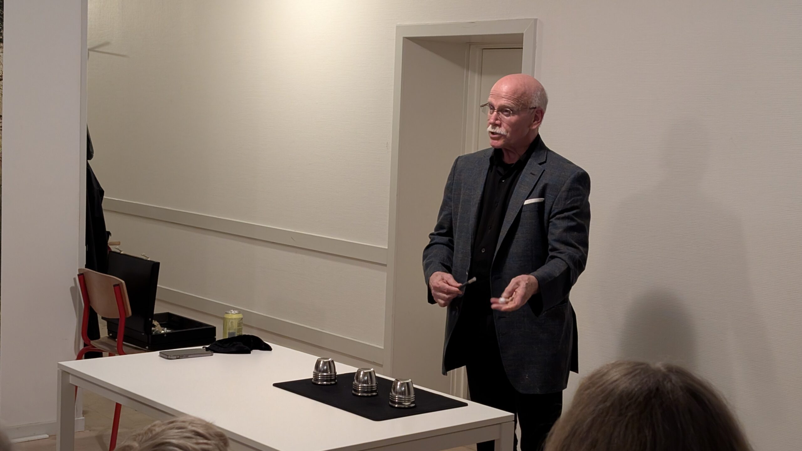 PXL 20250906 191137615 scaled Stjerne seminar med Michael Ammar